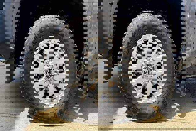 2025 Toyota Tacoma SR5 Image 6 of 19