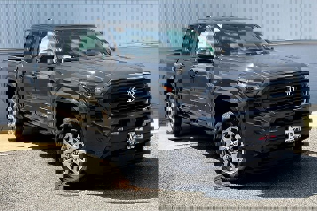 2025 Toyota Tacoma SR5 Image 2 of 19