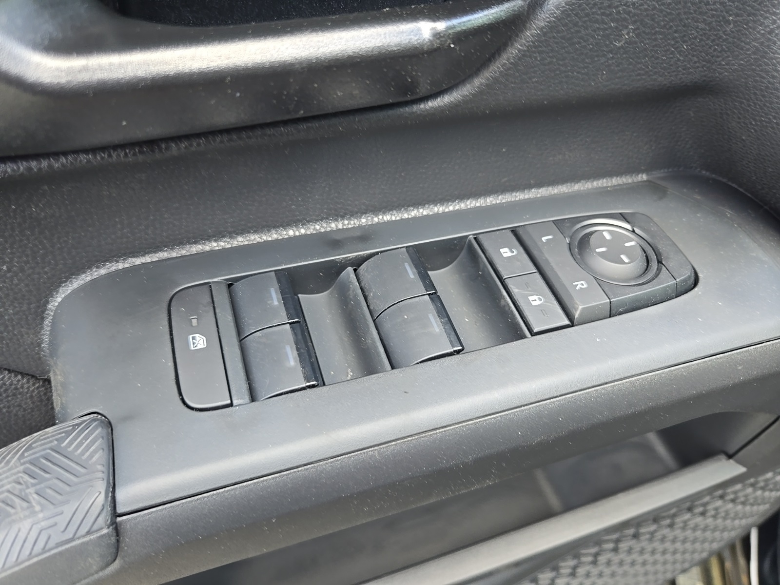 Vehicle image 25 of 41