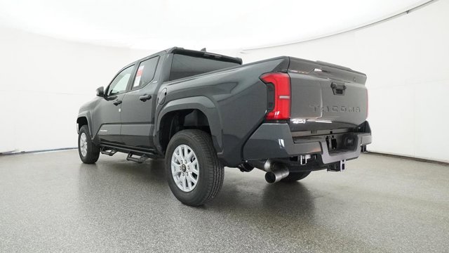 Vehicle image 25 of 33