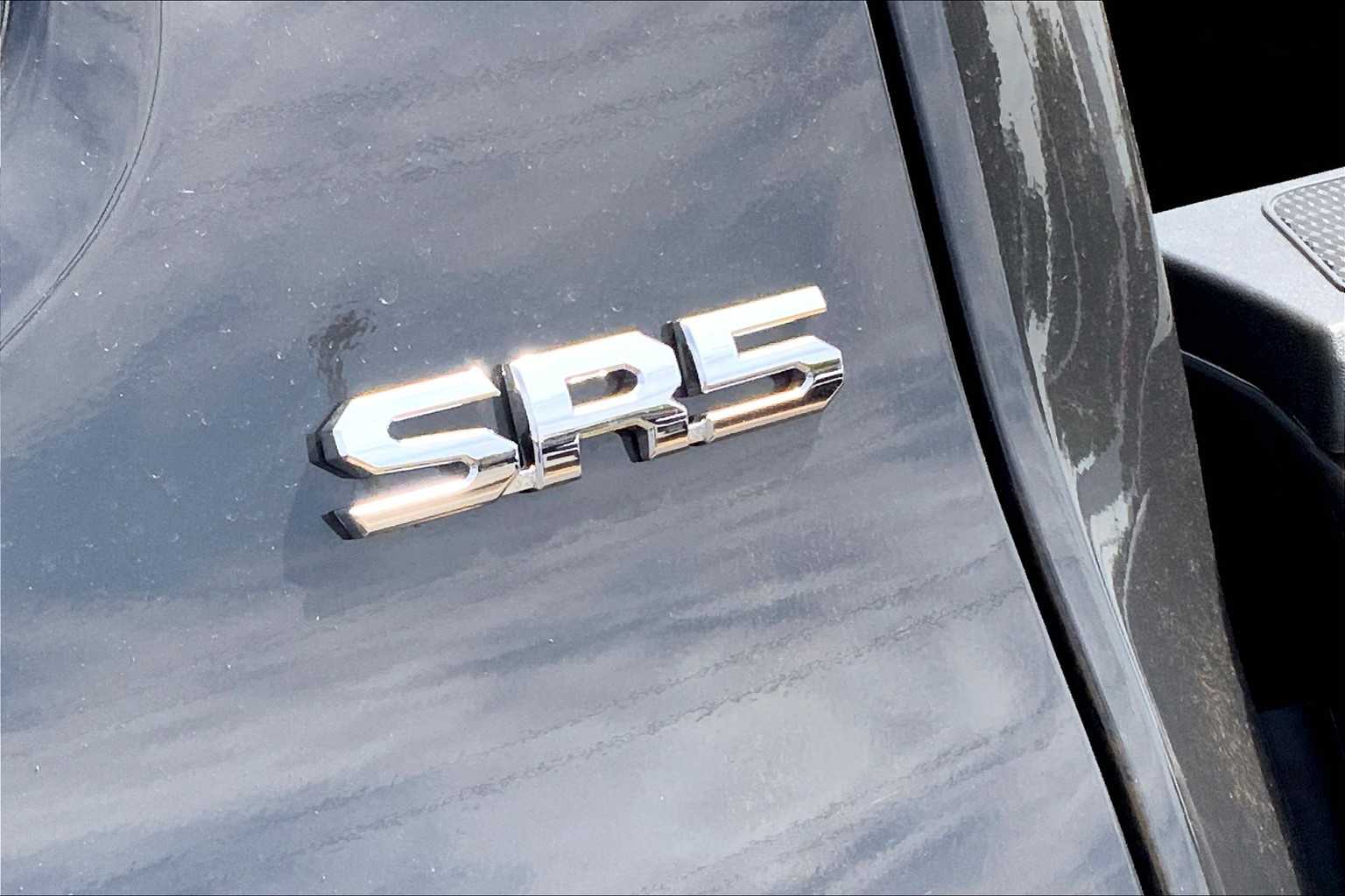 Vehicle image 17 of 22