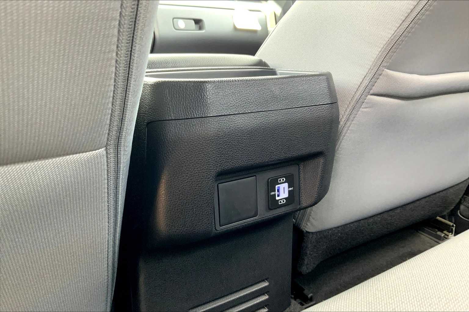 Vehicle image 20 of 22