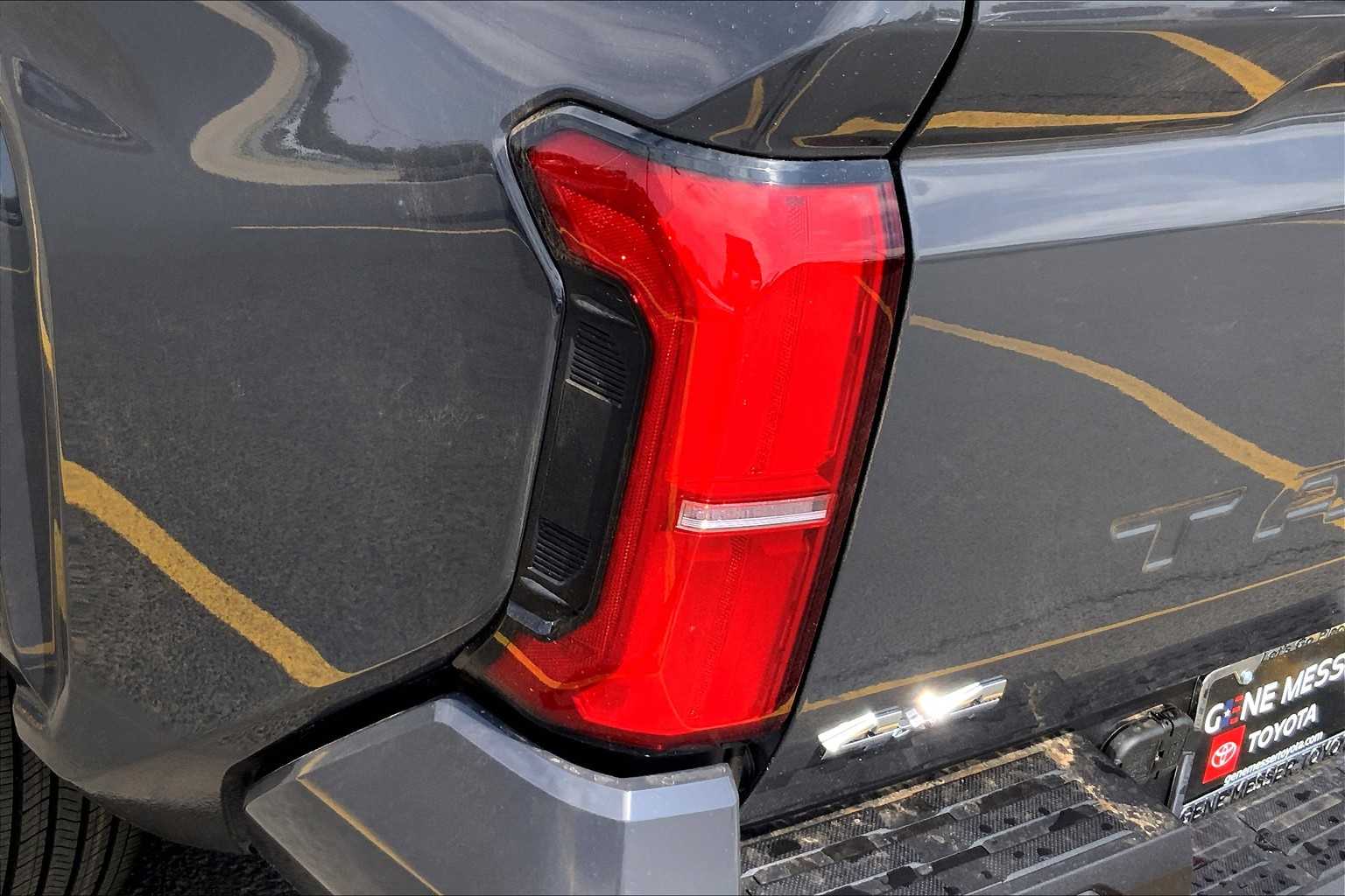 Vehicle image 14 of 22