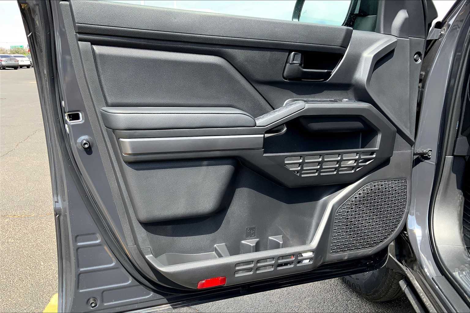 Vehicle image 11 of 22