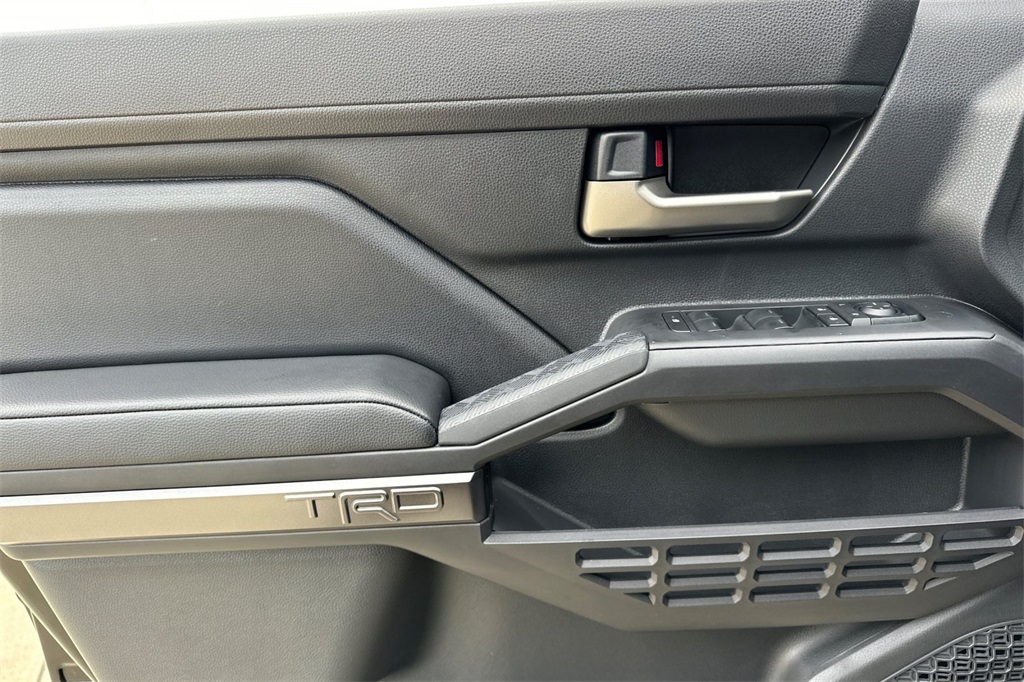 Vehicle image 8 of 22