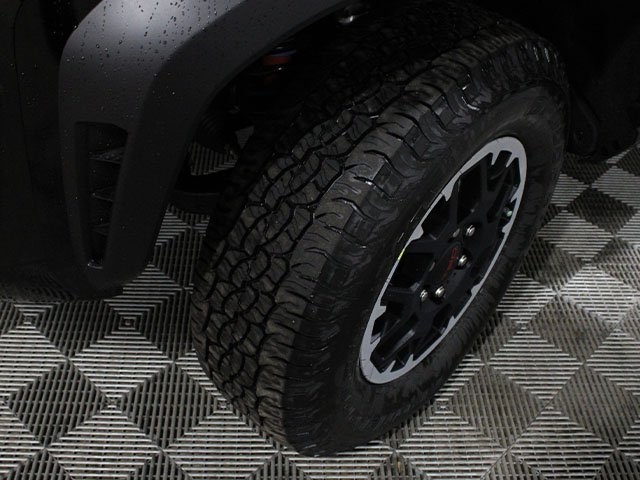 Vehicle image 13 of 15