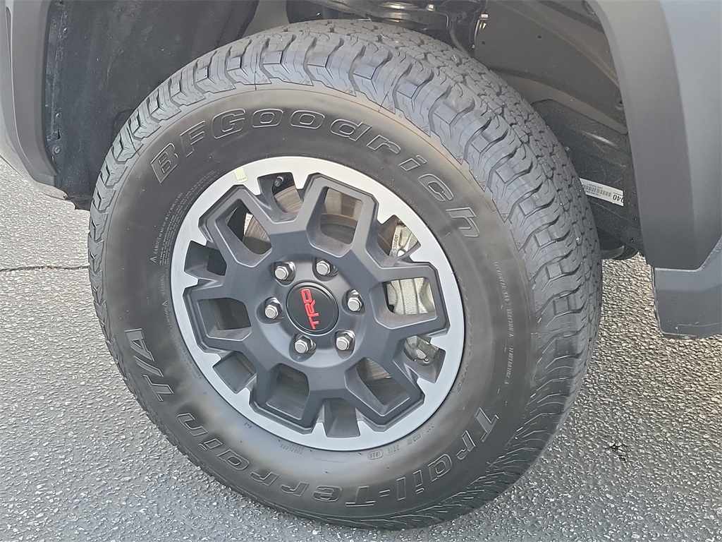 2025 Toyota Tacoma 4WD Image 9 of 34