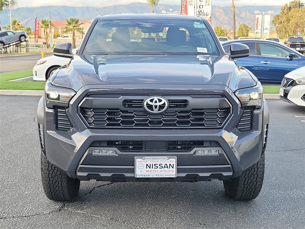 2025 Toyota Tacoma 4WD Image 2 of 34