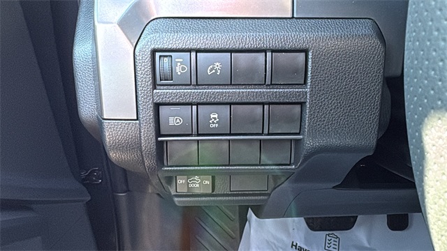 Vehicle image 17 of 29