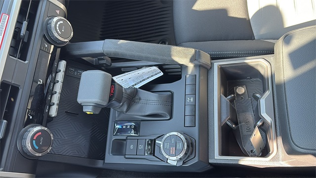 Vehicle image 14 of 29
