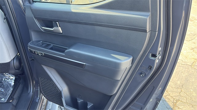 Vehicle image 26 of 29