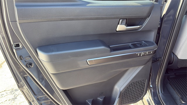 Vehicle image 23 of 29