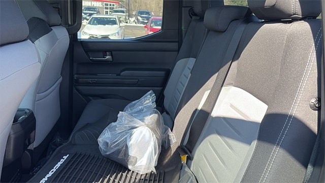 Vehicle image 22 of 29