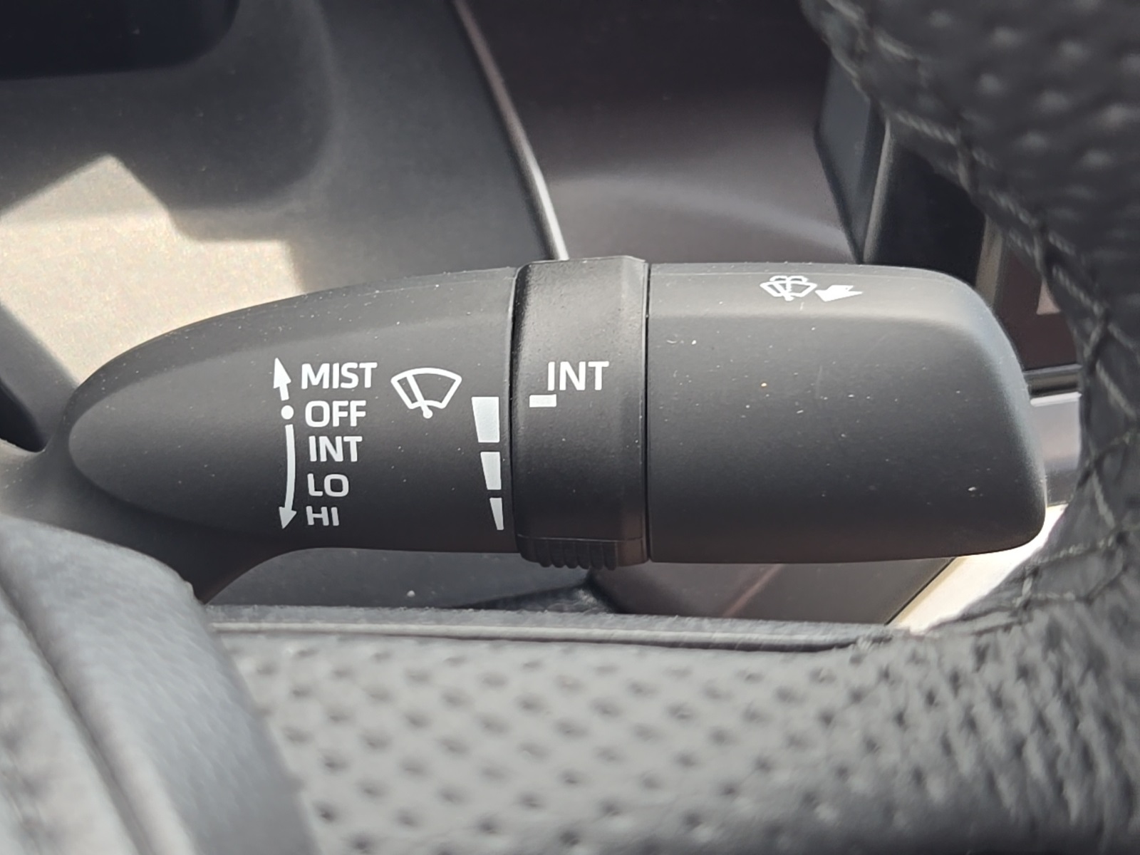 Vehicle image 33 of 47