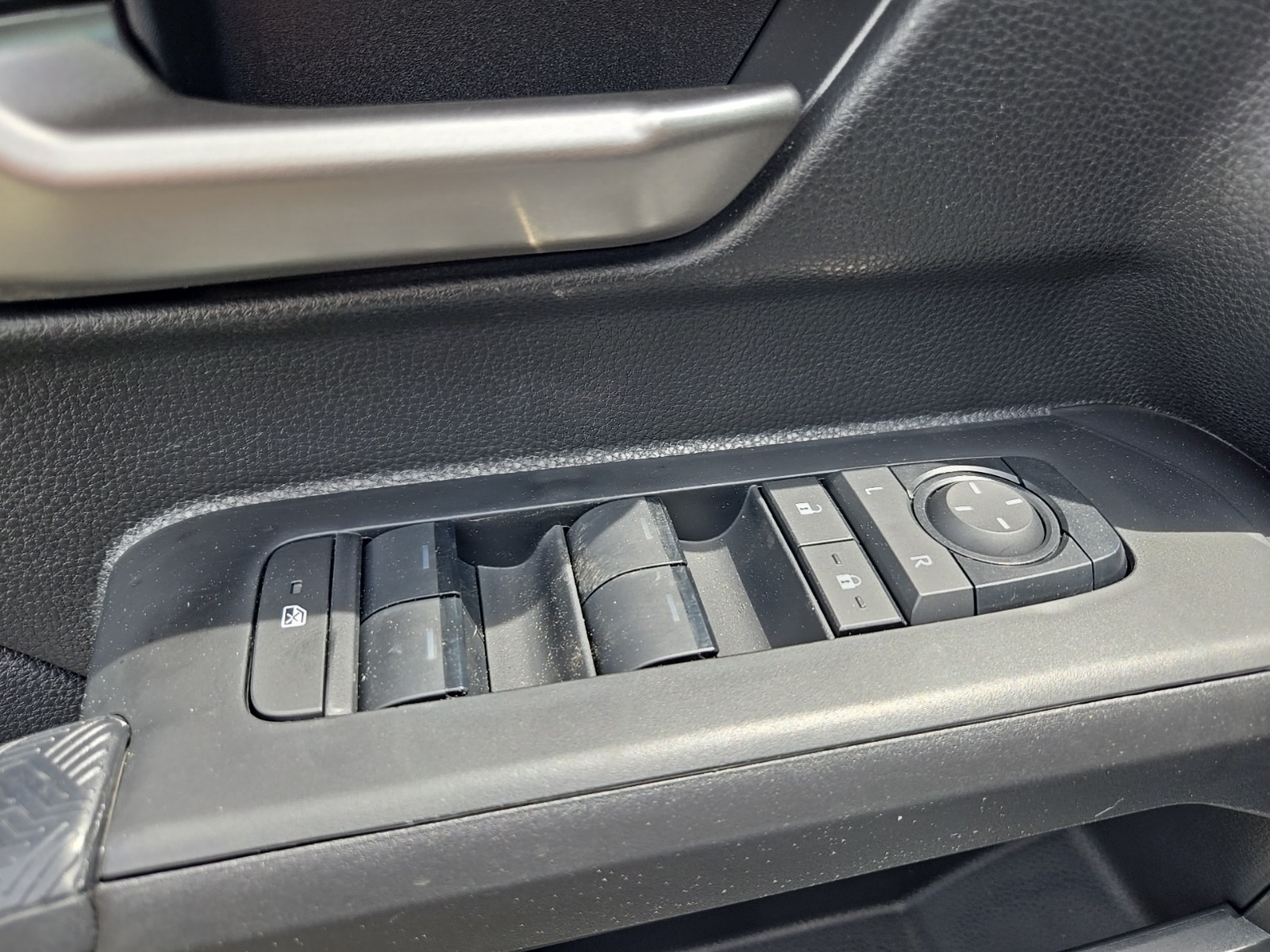 Vehicle image 27 of 47