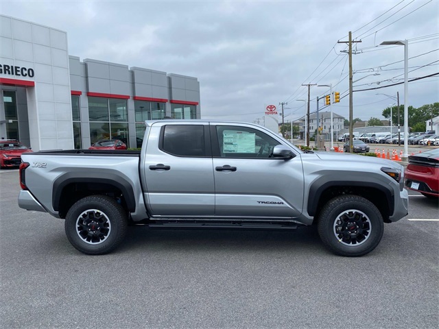 2025 Toyota Tacoma TRD Off Road Image 2 of 14