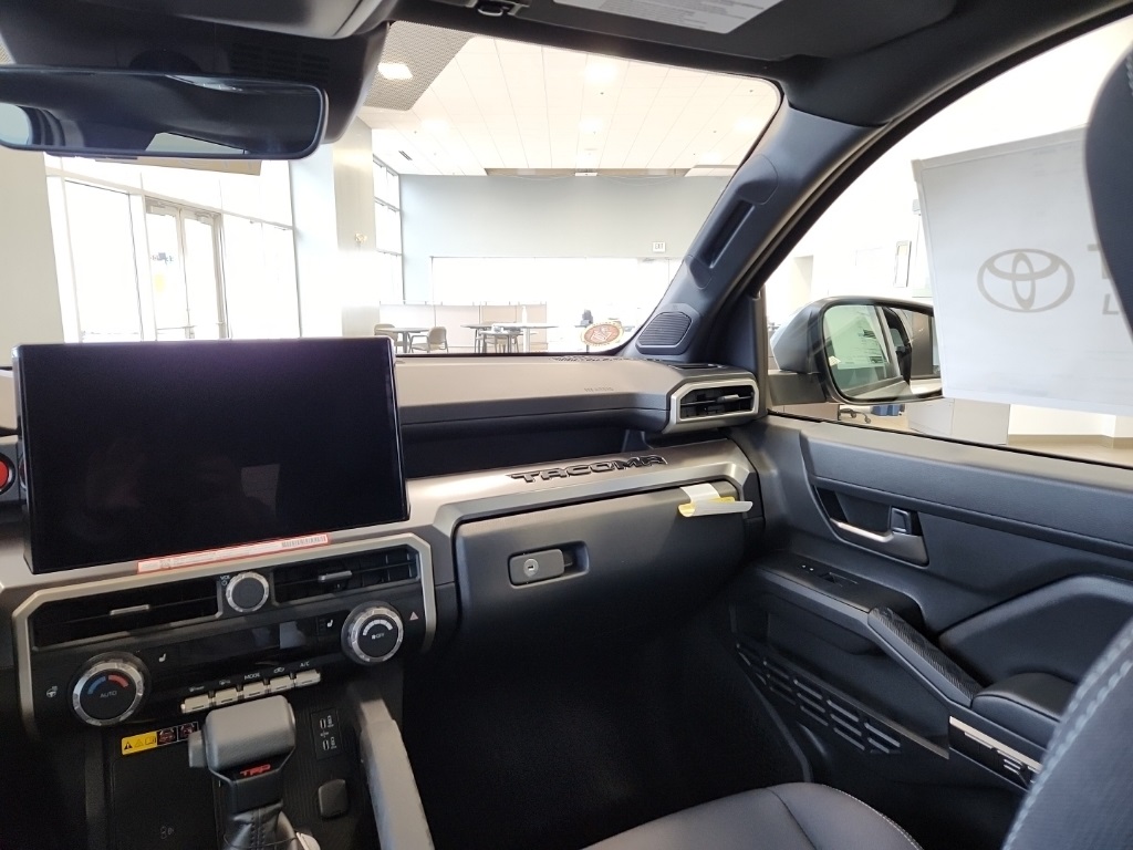 Vehicle image 17 of 29
