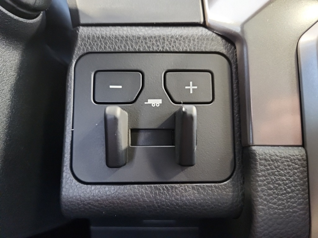 Vehicle image 28 of 29
