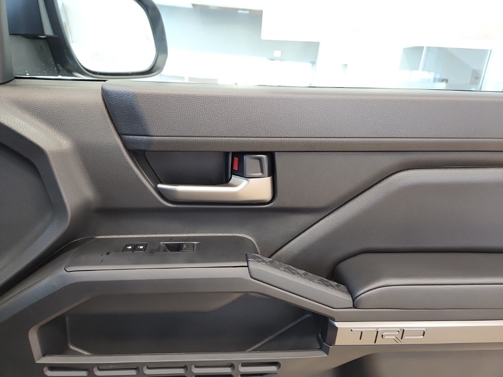 Vehicle image 18 of 29
