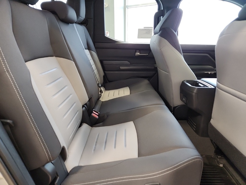 Vehicle image 15 of 29