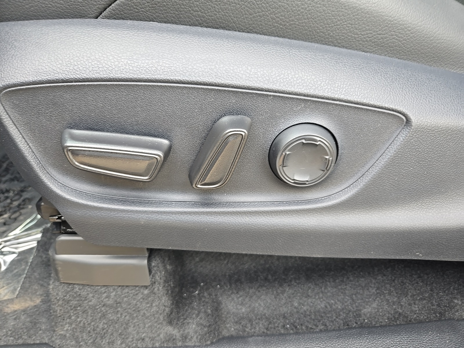 Vehicle image 30 of 53