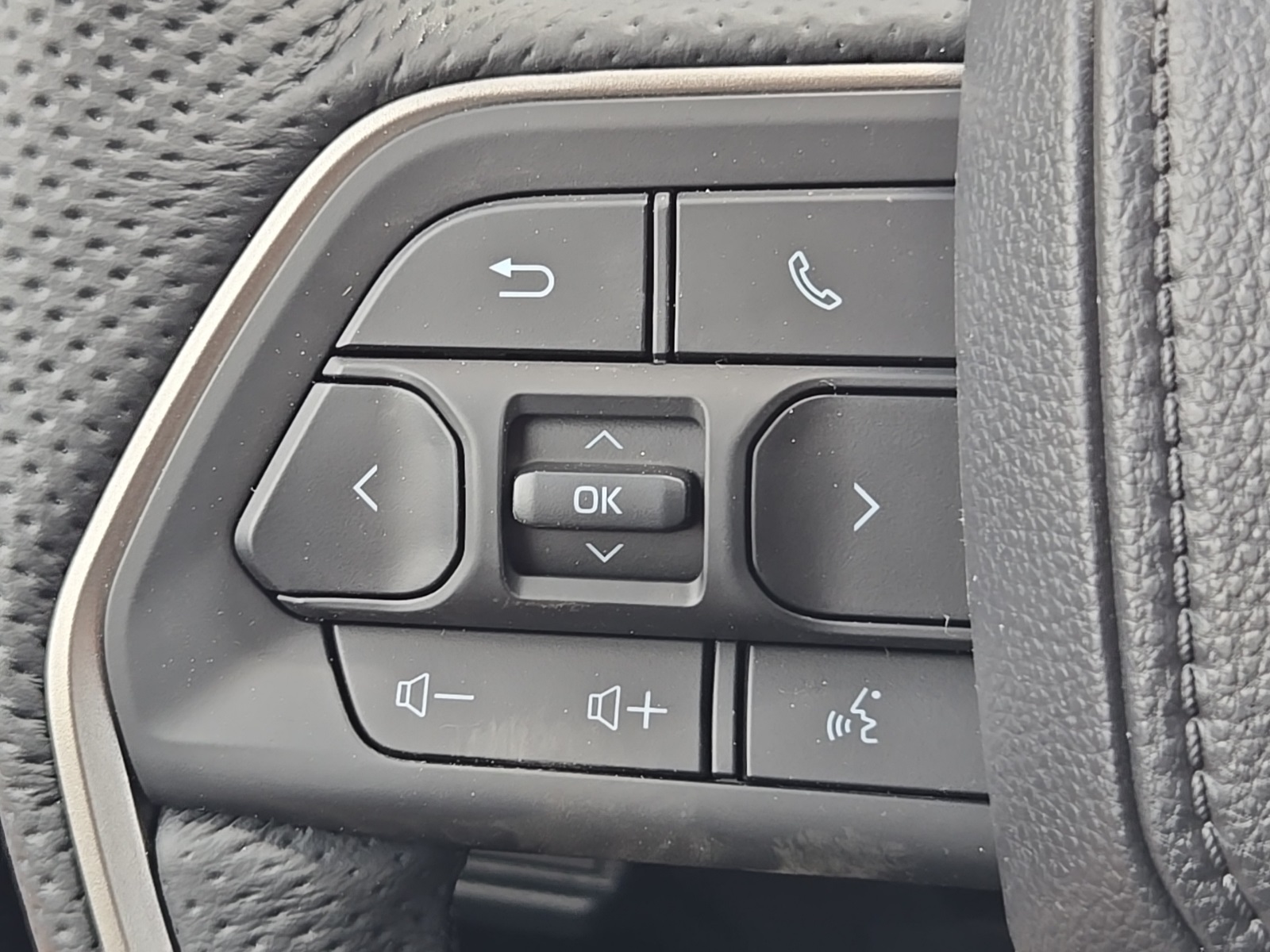 Vehicle image 35 of 53