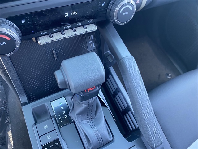 Vehicle image 21 of 27