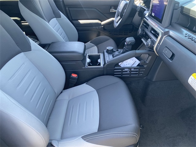 Vehicle image 25 of 27
