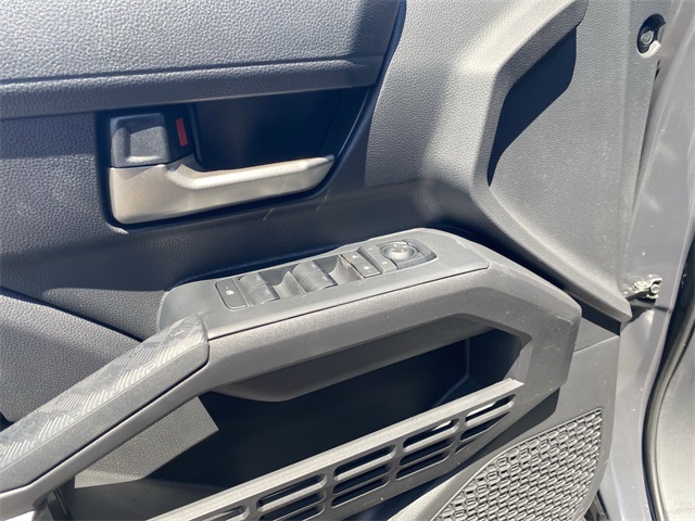 Vehicle image 17 of 27