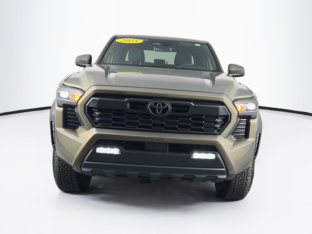 2025 Toyota Tacoma TRD Off Road Image 2 of 35