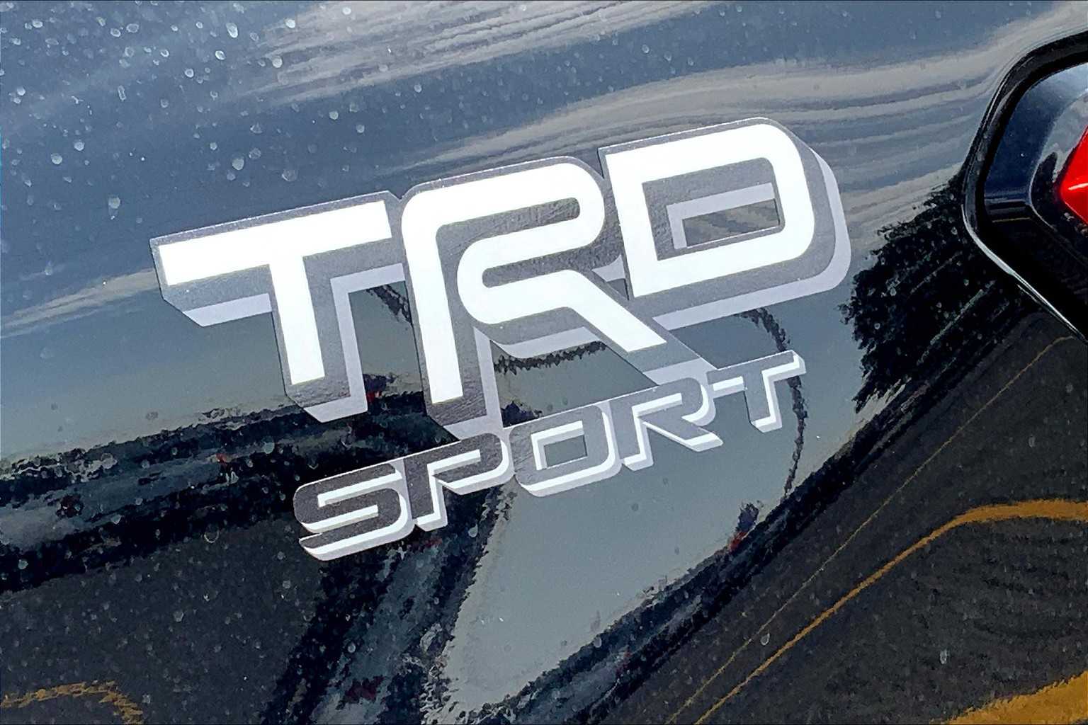 Vehicle image 17 of 22