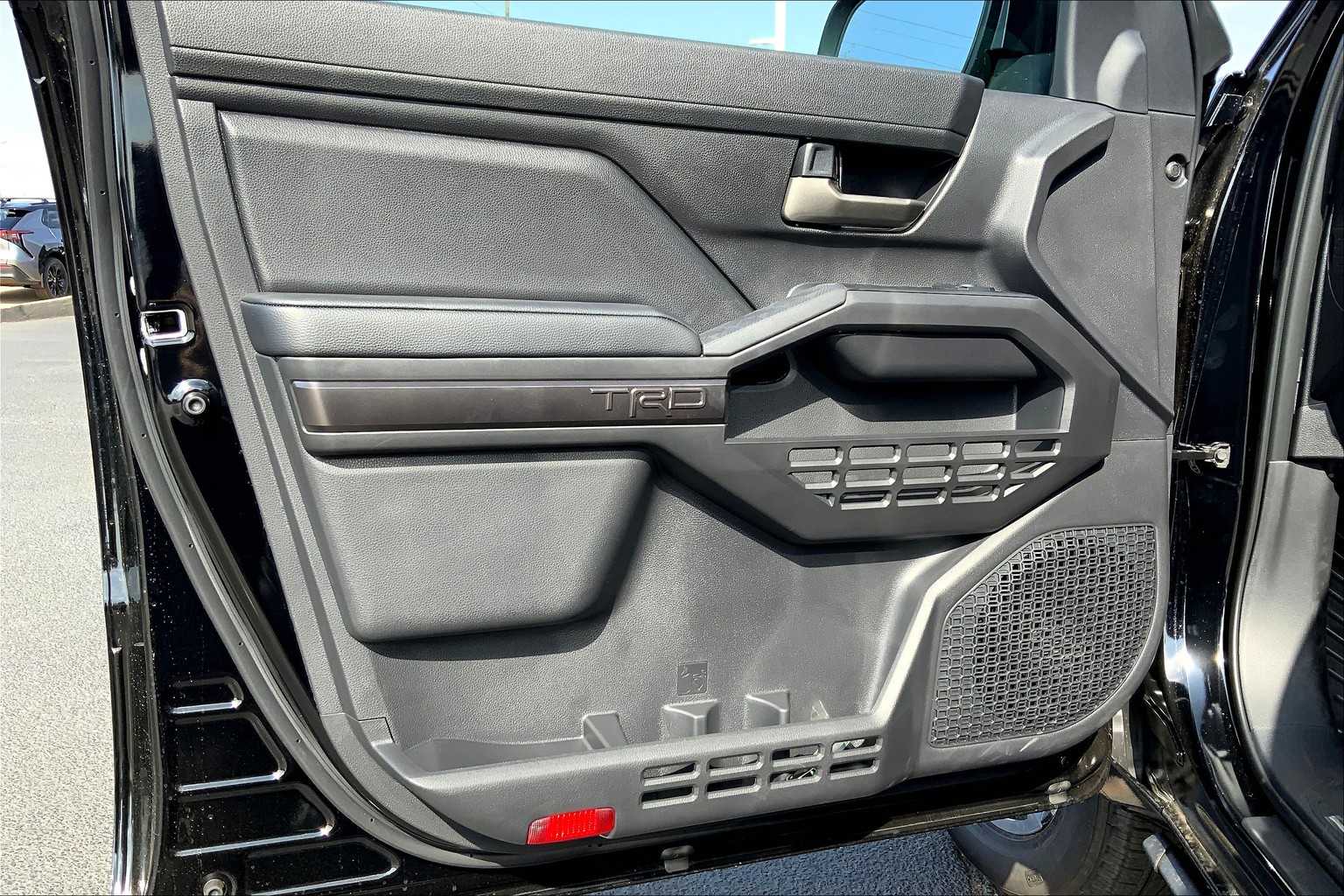 Vehicle image 11 of 22