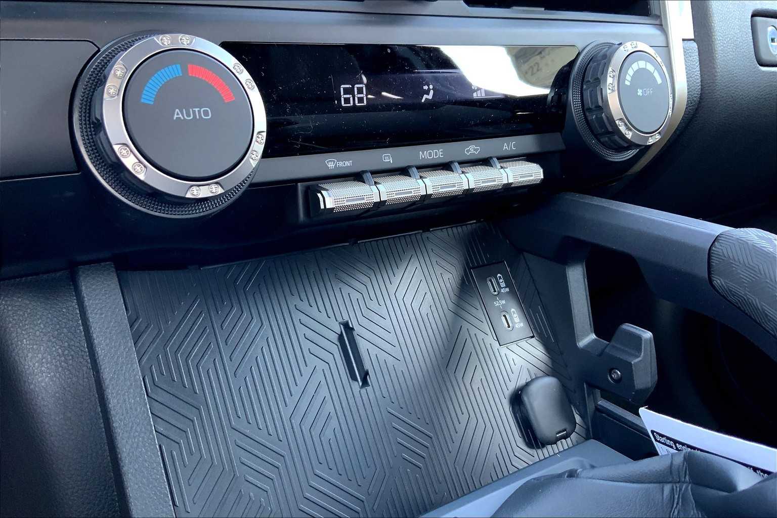 Vehicle image 18 of 22