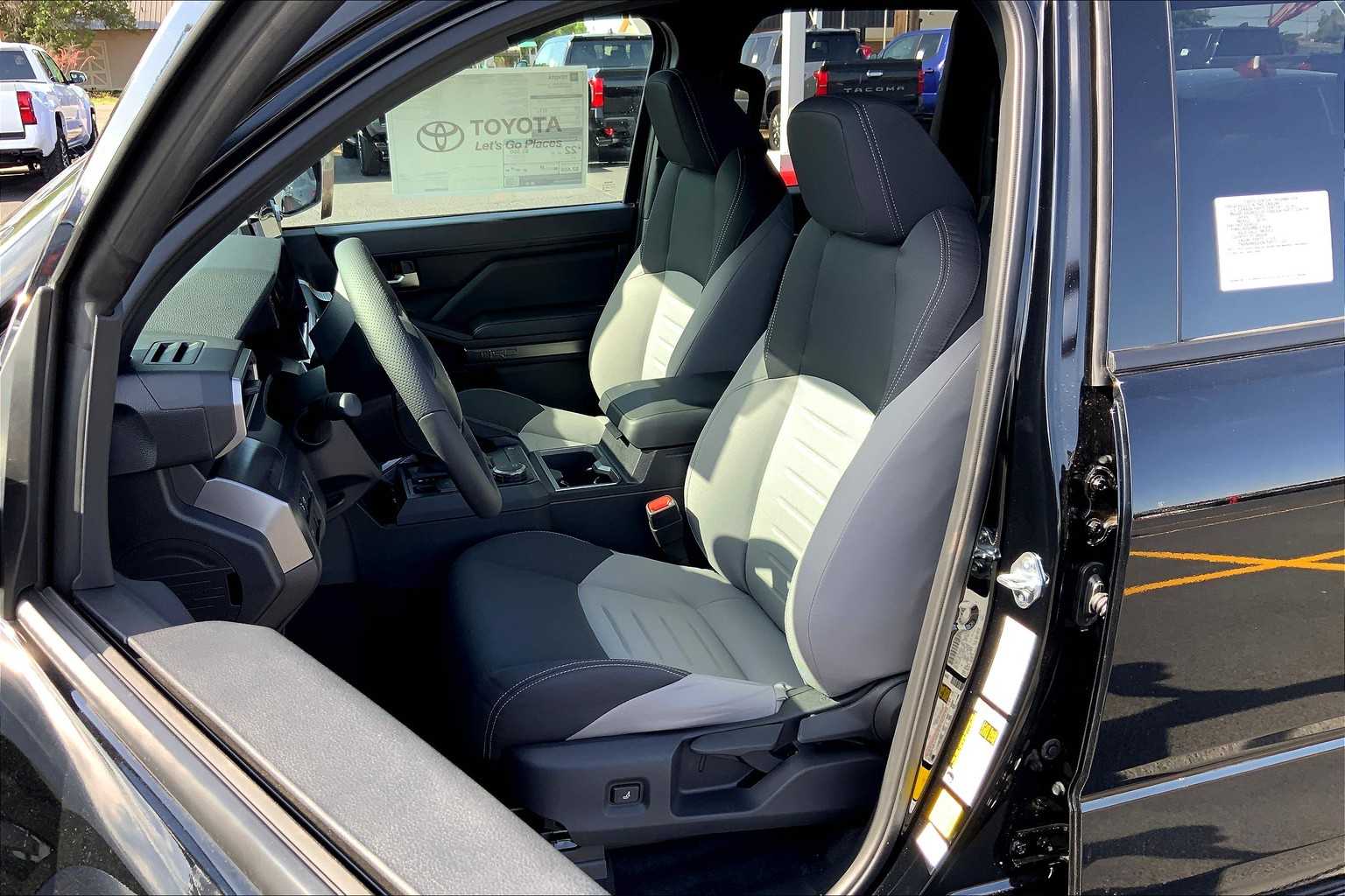 Vehicle image 10 of 22