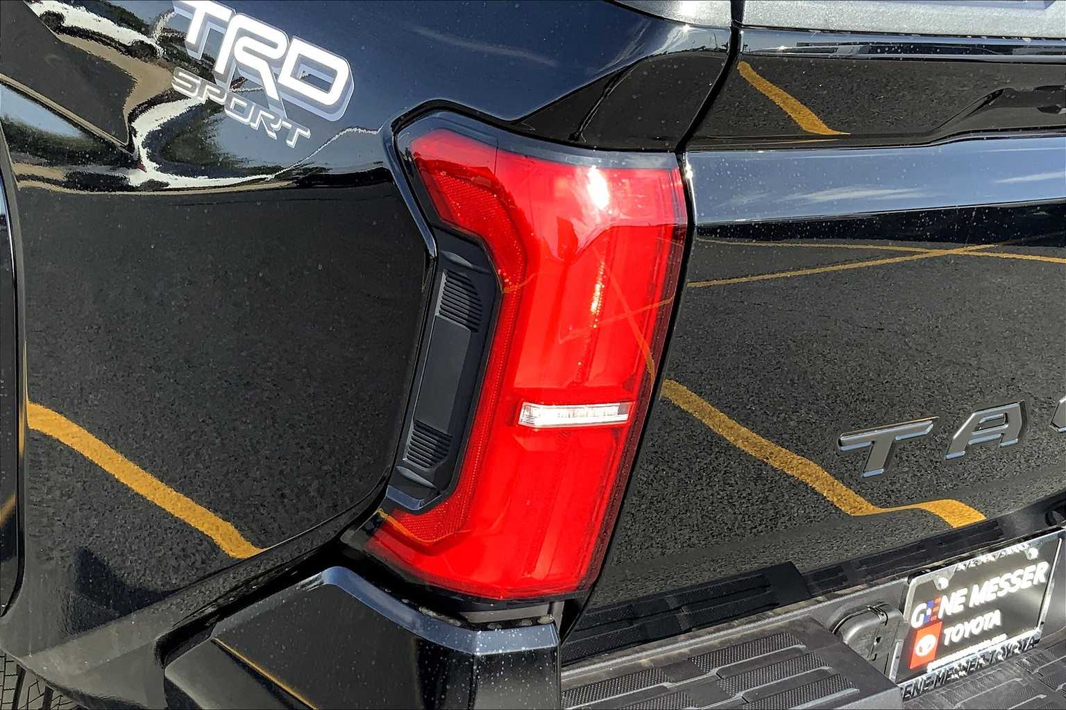 Vehicle image 14 of 22