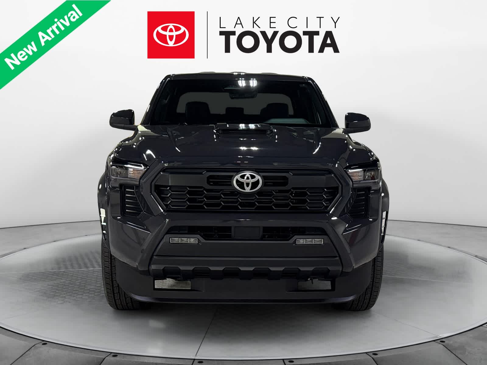 2025 Toyota Tacoma TRD Sport Image 2 of 17