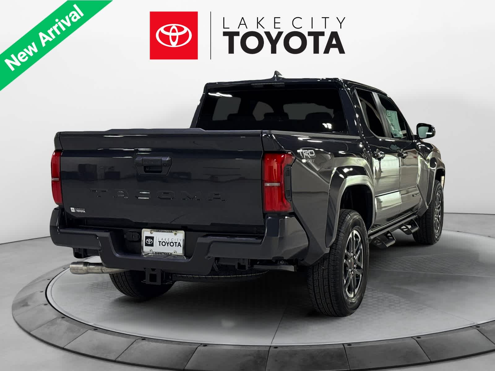 2025 Toyota Tacoma TRD Sport Image 5 of 17