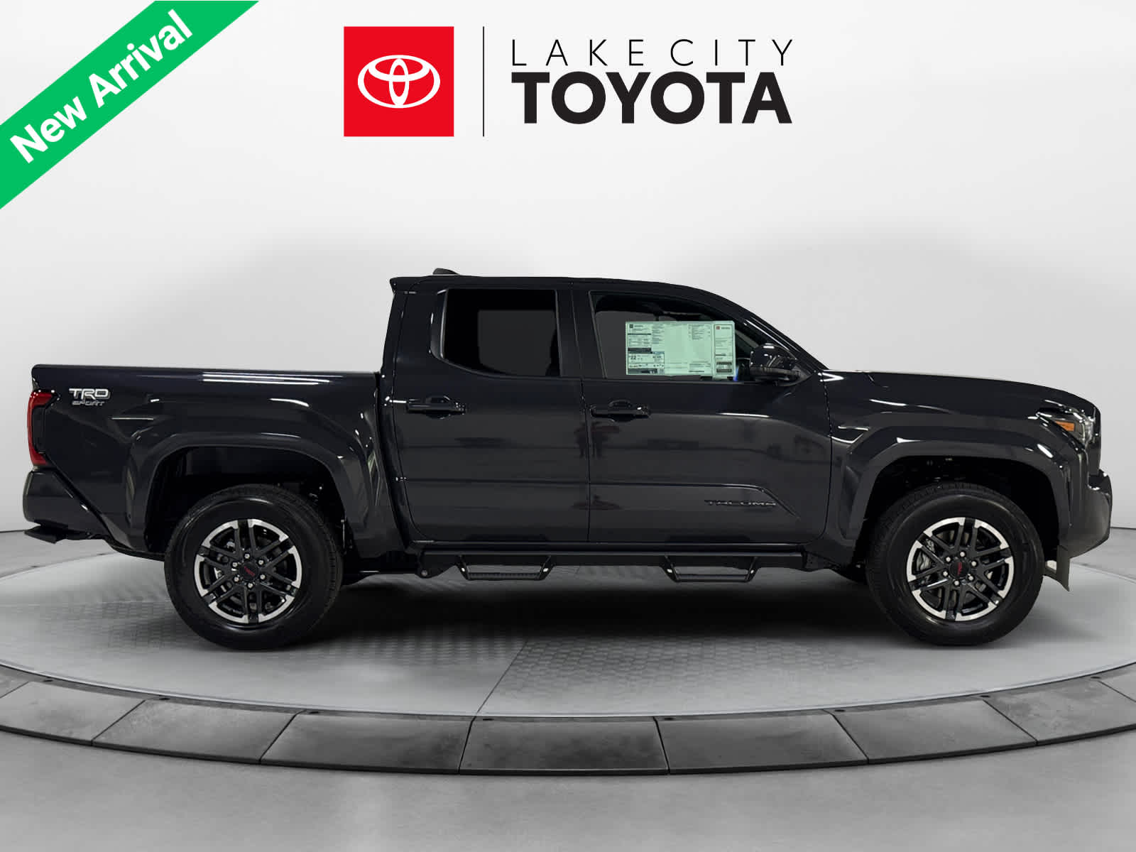 2025 Toyota Tacoma TRD Sport Image 4 of 17