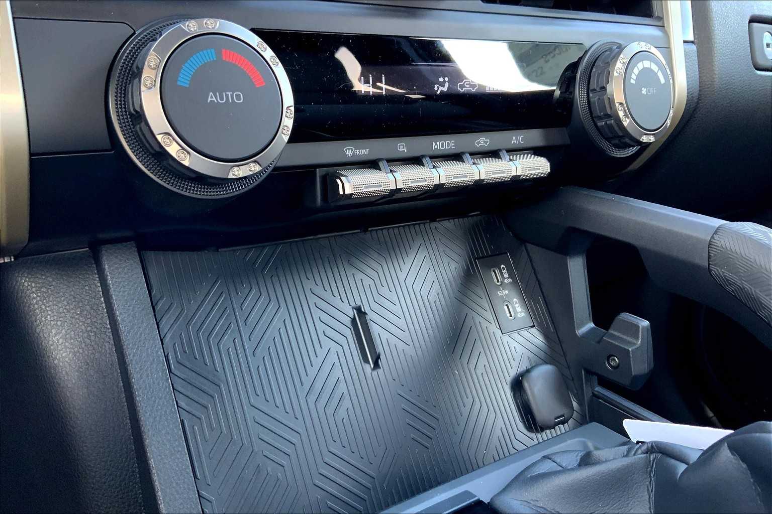 Vehicle image 18 of 22