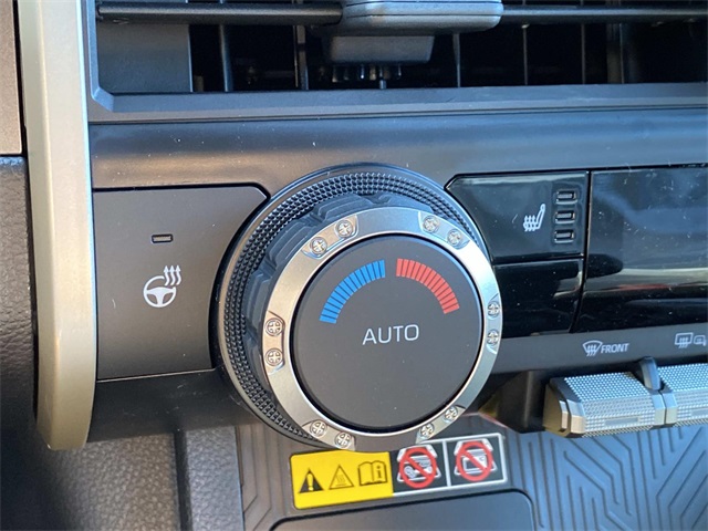 2025 Toyota Tacoma TRD Sport Image 8 of 15