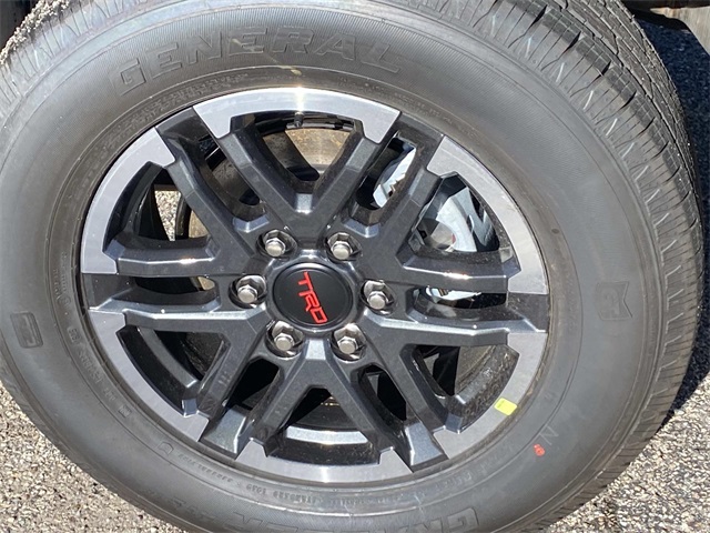 2025 Toyota Tacoma TRD Sport Image 3 of 15