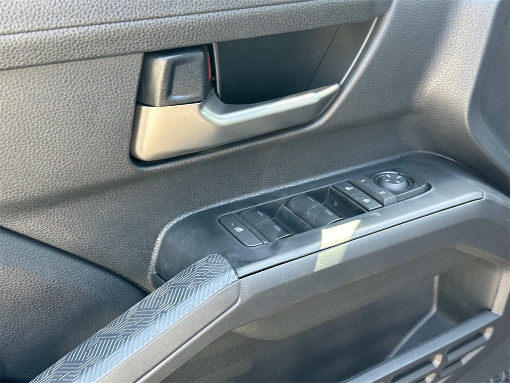Vehicle image 19 of 32