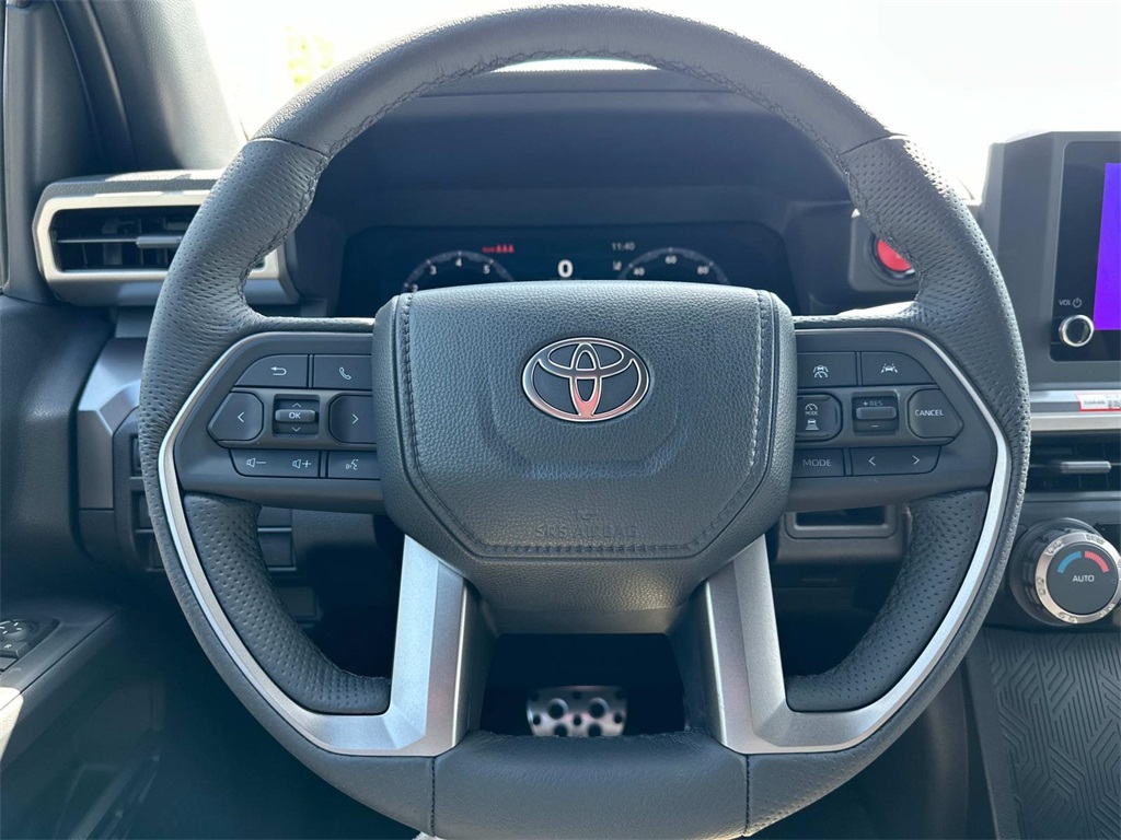 Vehicle image 14 of 32