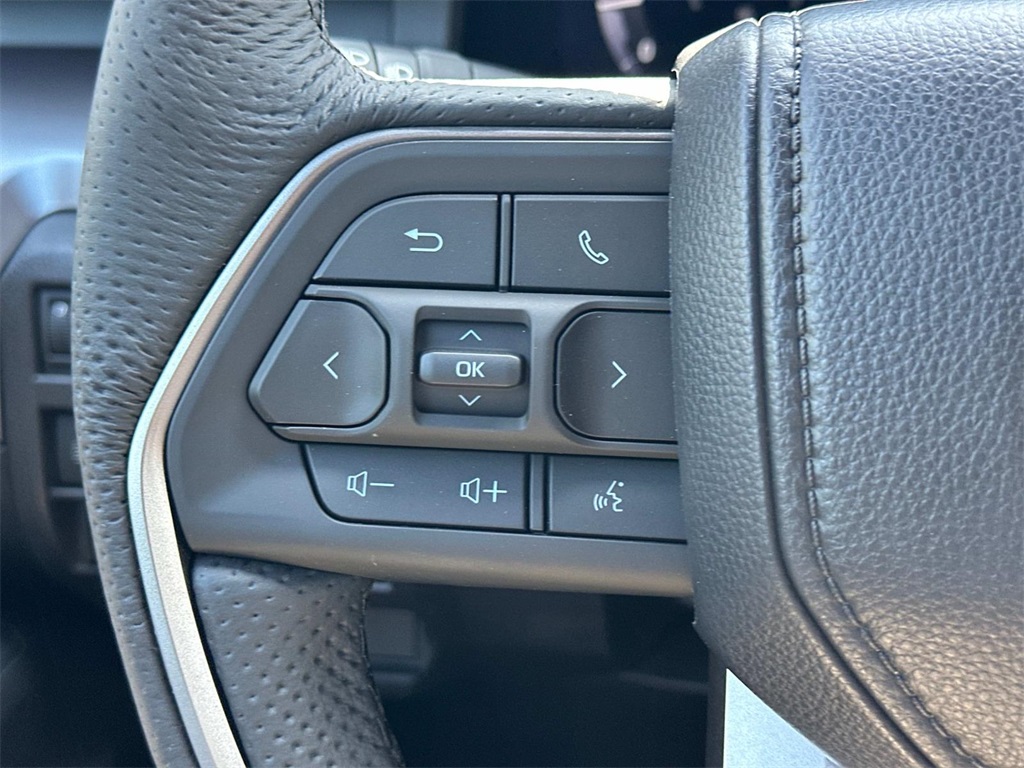 Vehicle image 22 of 32