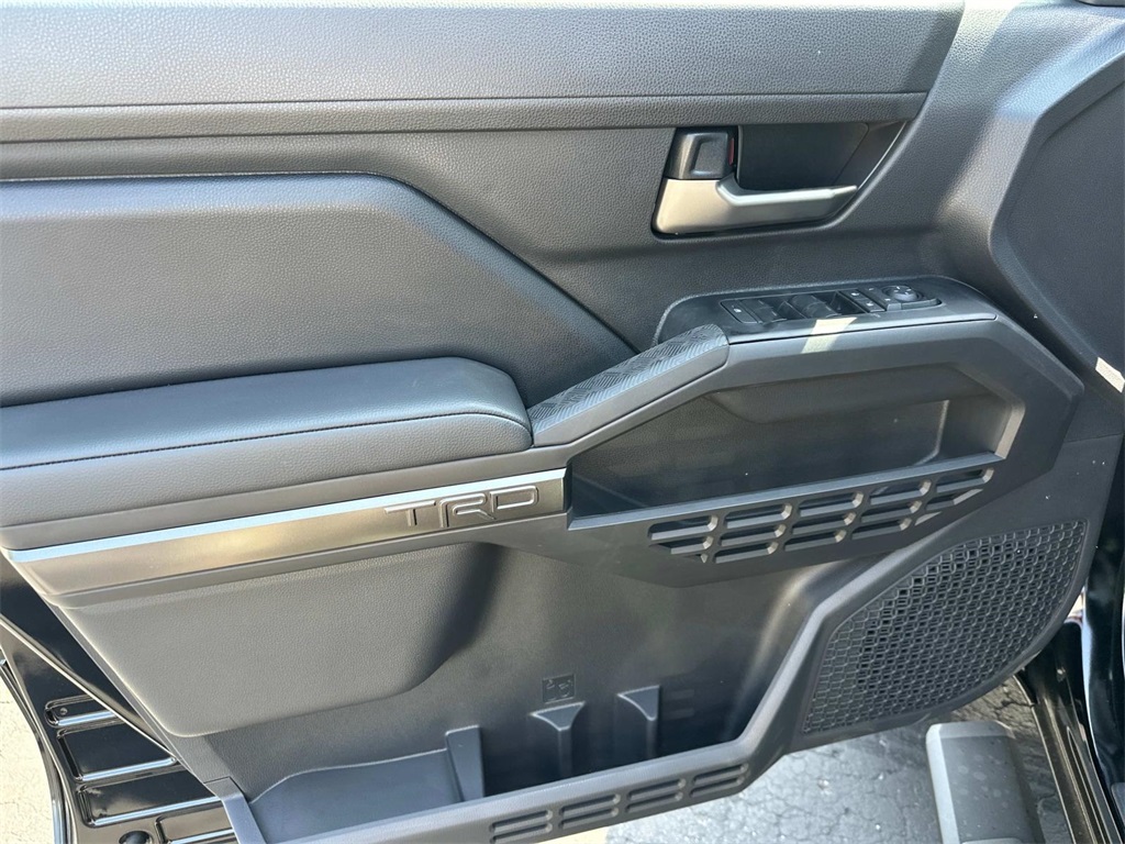 Vehicle image 17 of 32