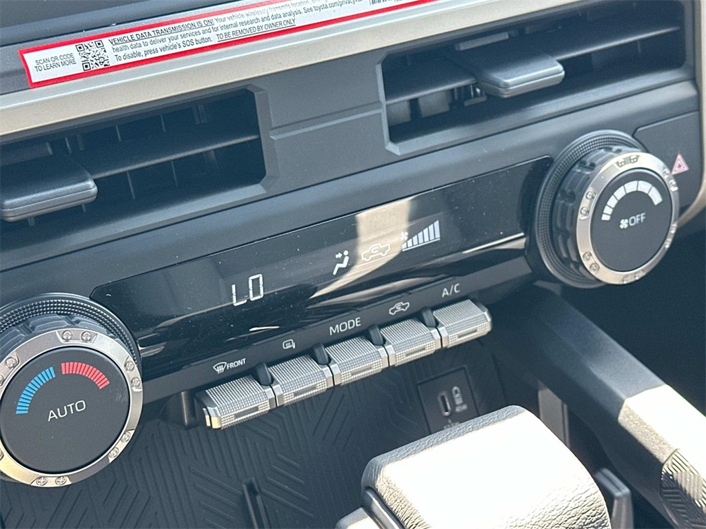 Vehicle image 26 of 32