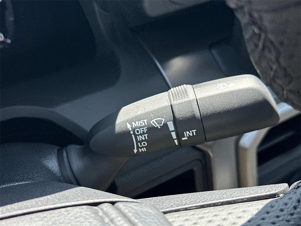 Vehicle image 20 of 32