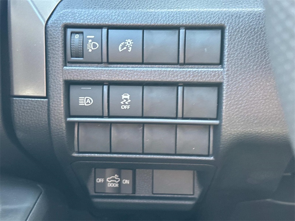 Vehicle image 24 of 32