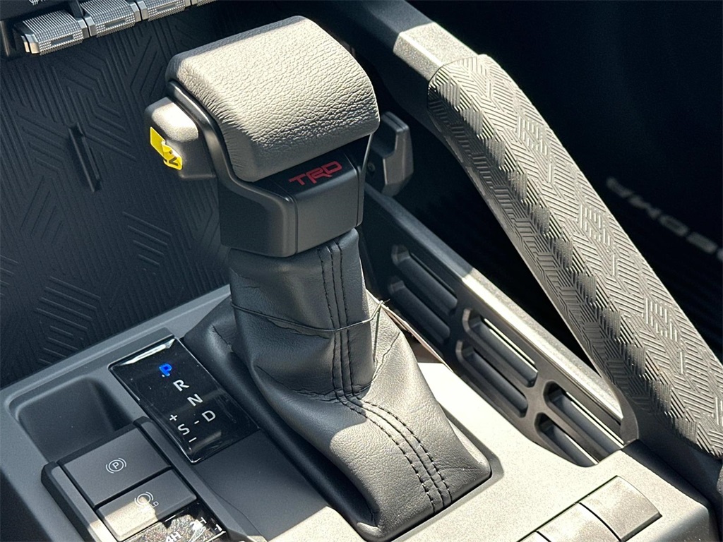 Vehicle image 16 of 32