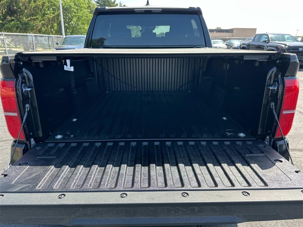 Vehicle image 10 of 32